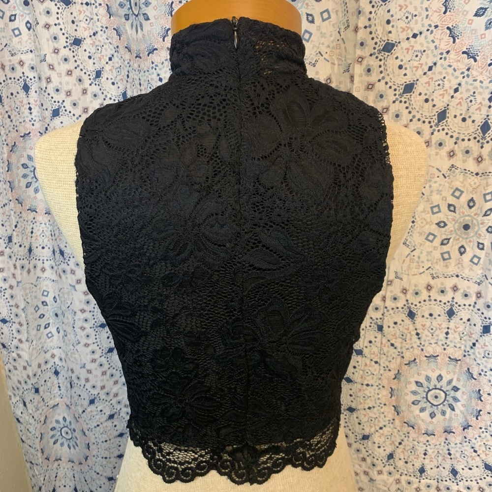 High neck top 🖤 - Picture 3 of 5